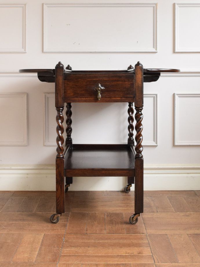 両方のリーフを開いた伸長式ワゴン