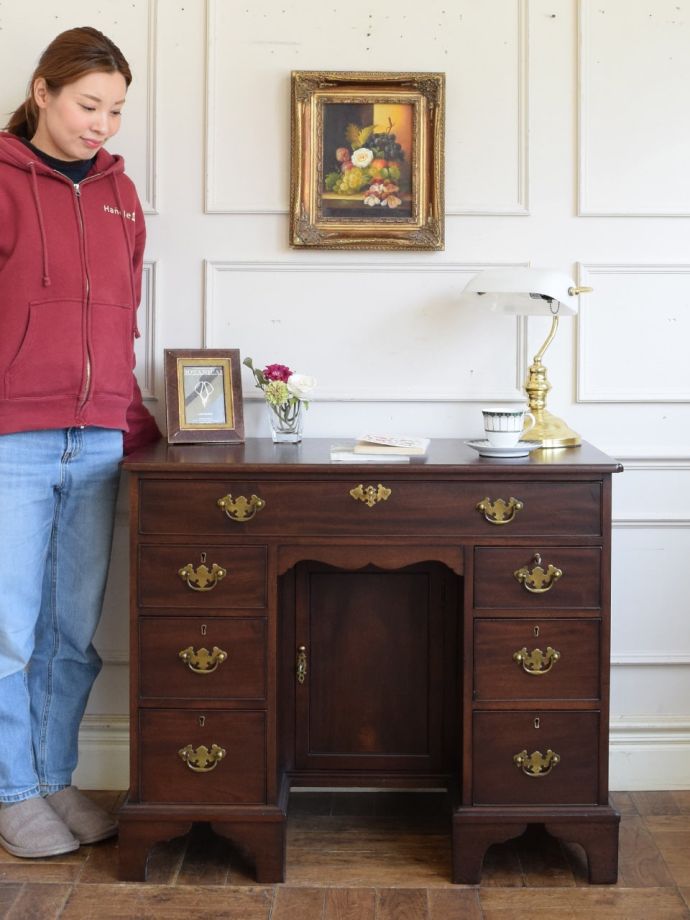 英国アンティークのデスク