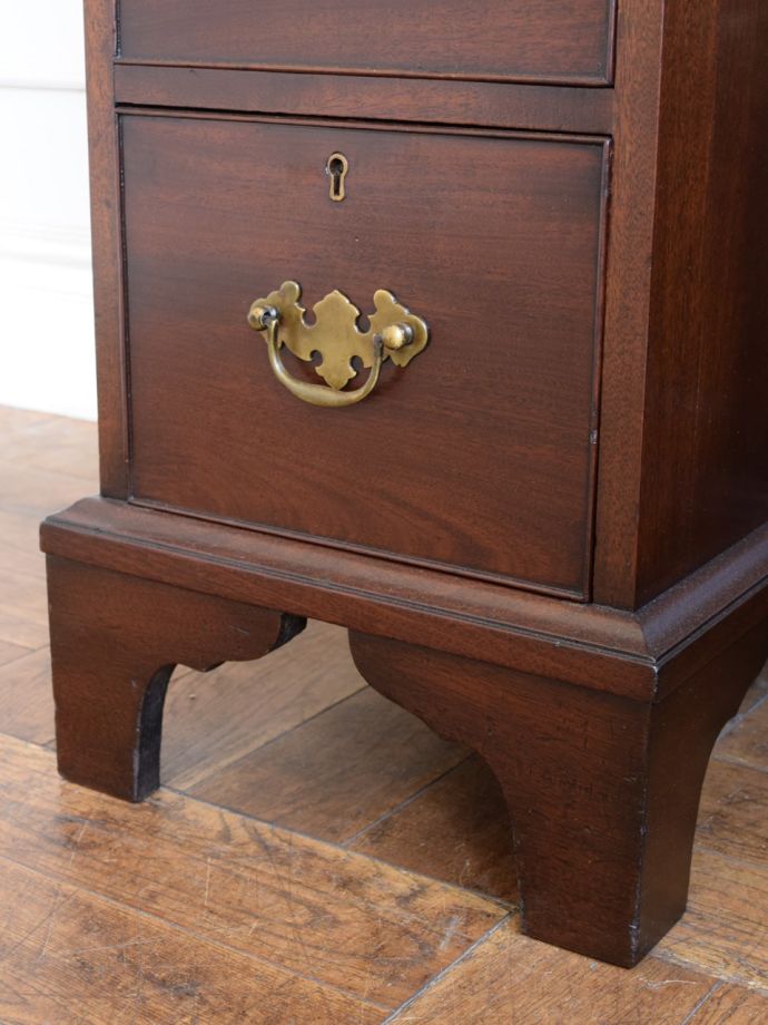 アンティークデスクの脚