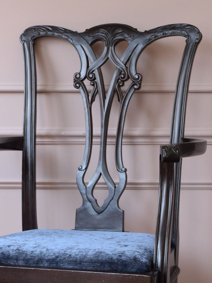 背もたれが美しいアンティークの椅子