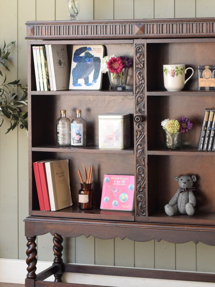 アンティーク家具らしい美しい木目