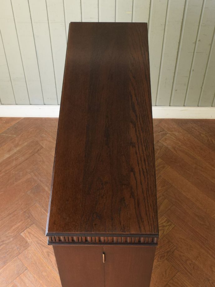 アンティーク本棚の天板