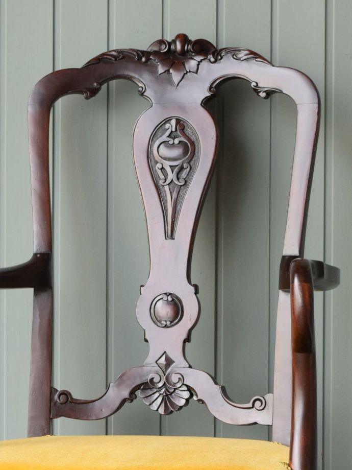 背もたれが美しいアンティークの椅子