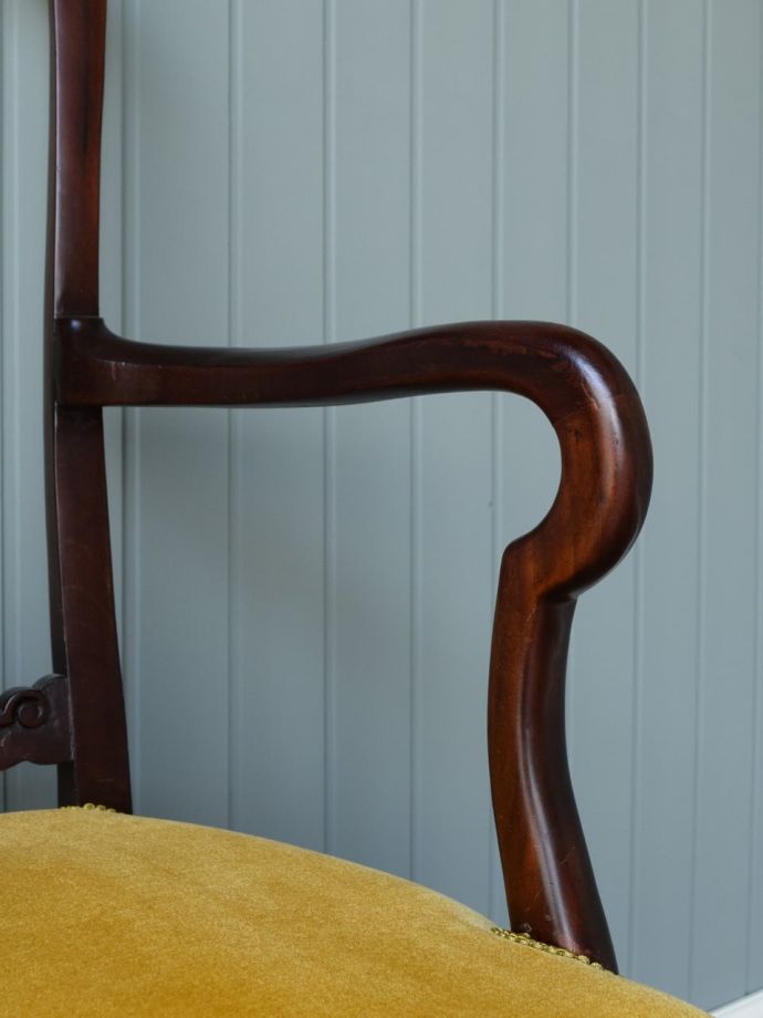 アンティークの椅子のアーム