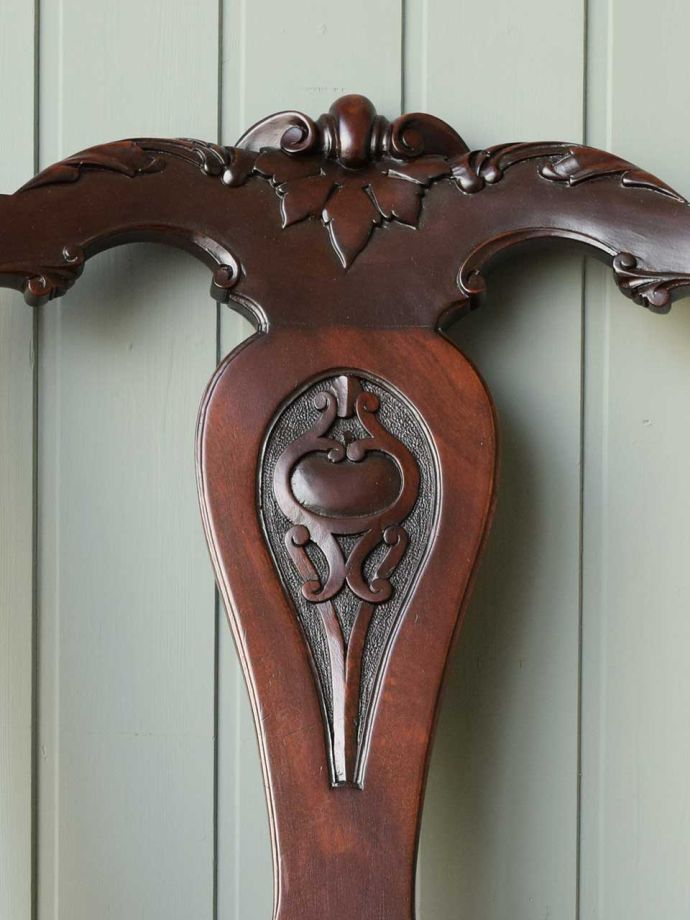 英国アンティークらしい装飾