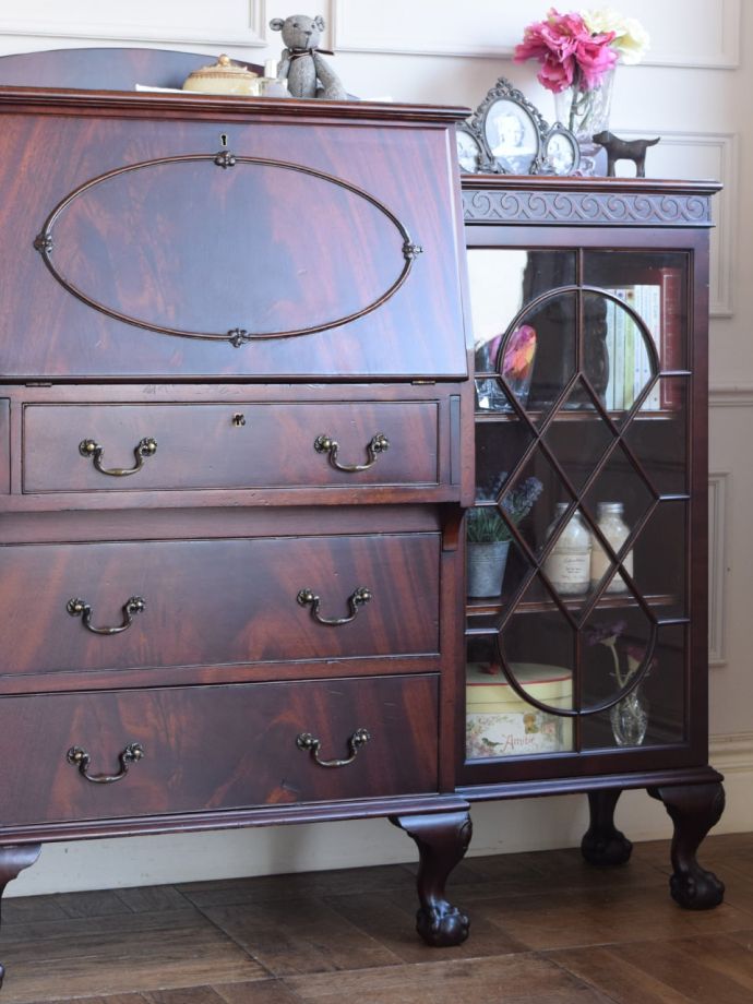 アンティーク家具らしさが漂うサイドバイサイド