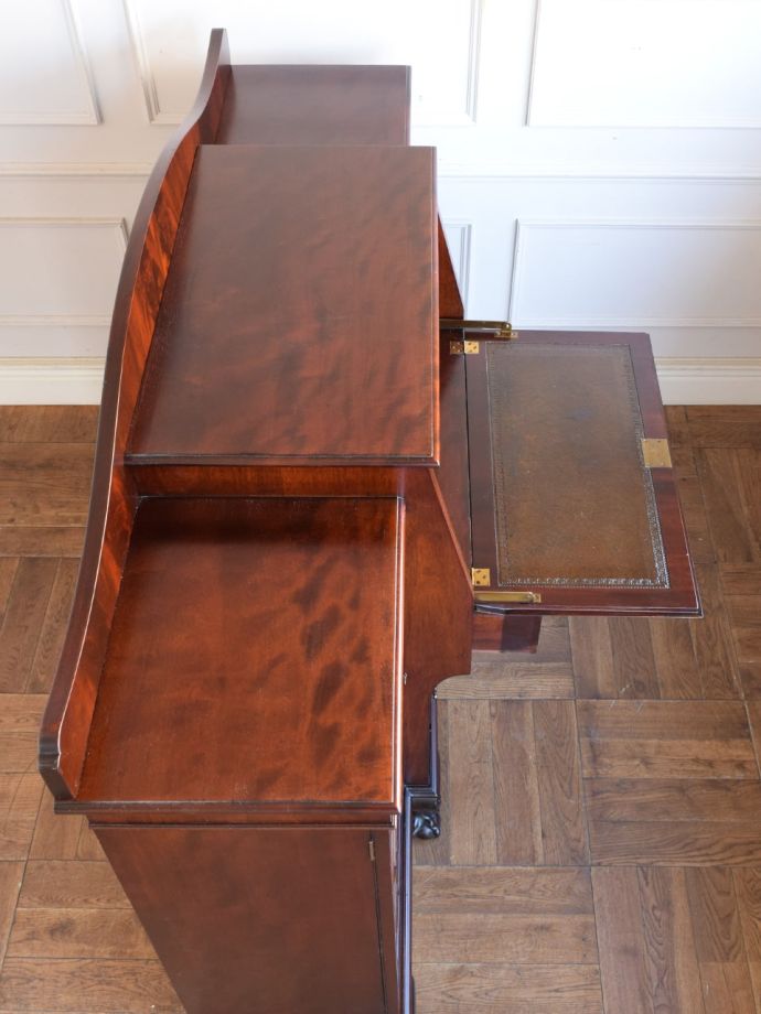 キャビネットの天板