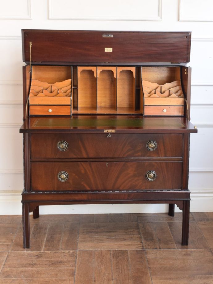 アンティークビューローの扉の中