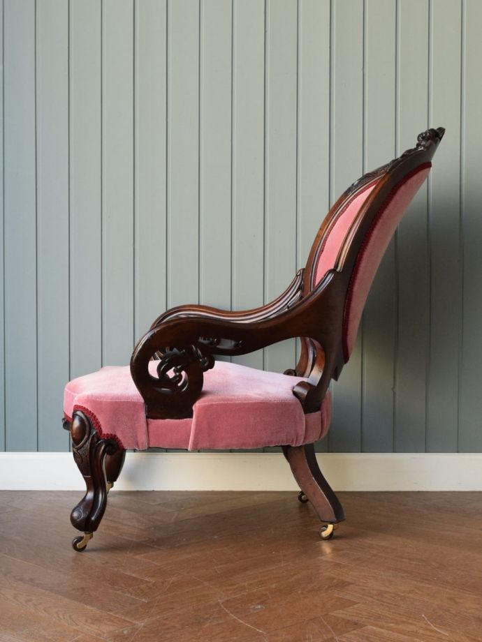 アンティークの椅子の側面