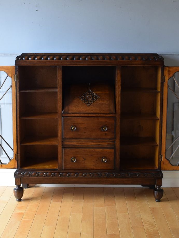 サイドバイサイドの扉の中