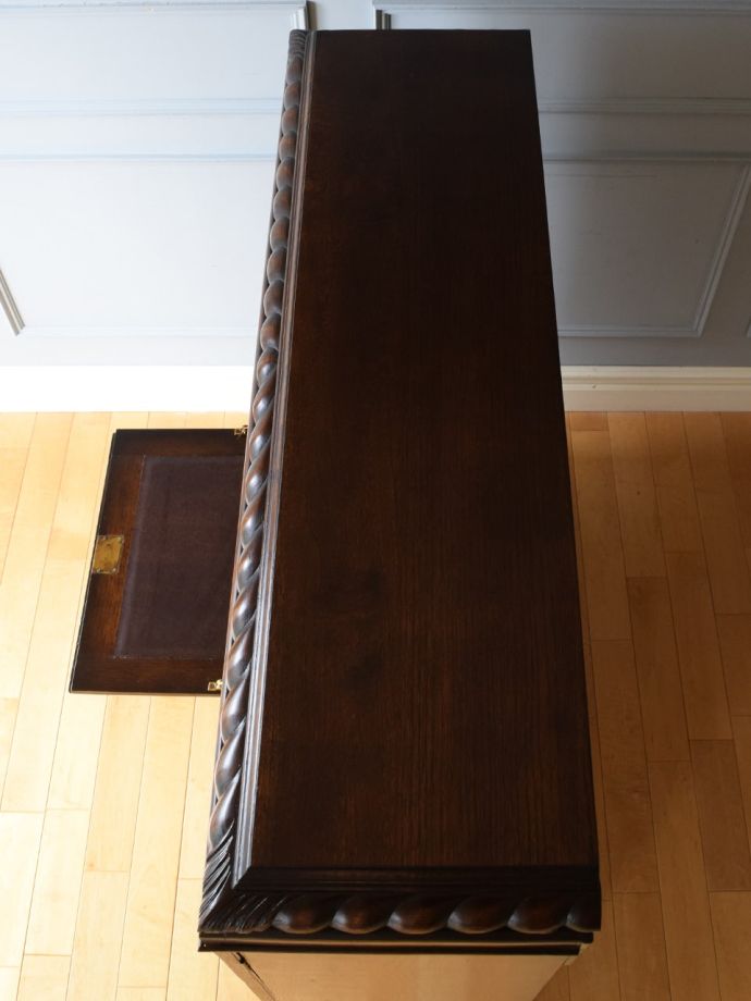 キャビネットの天板