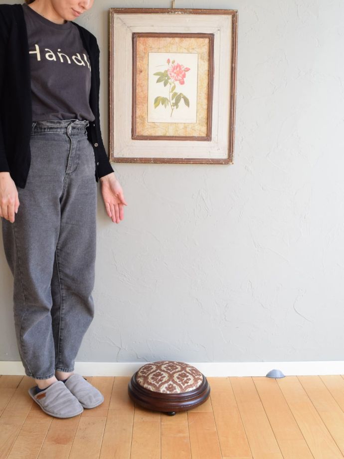 アンティークのフットスツール