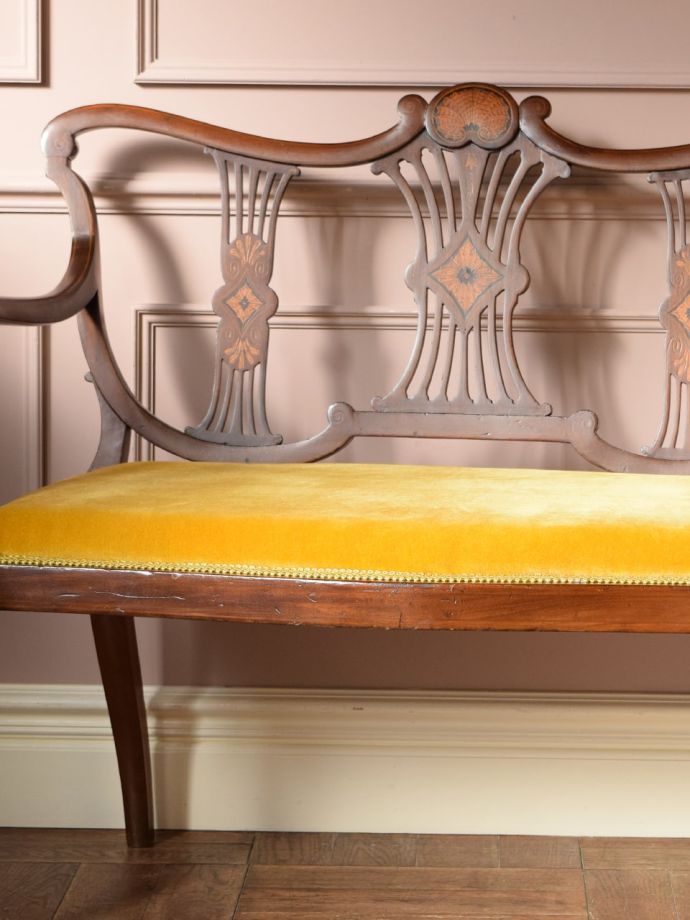 背もたれが美しいアンティークの椅子