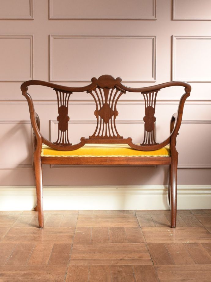 アンティークのセティの後ろ姿