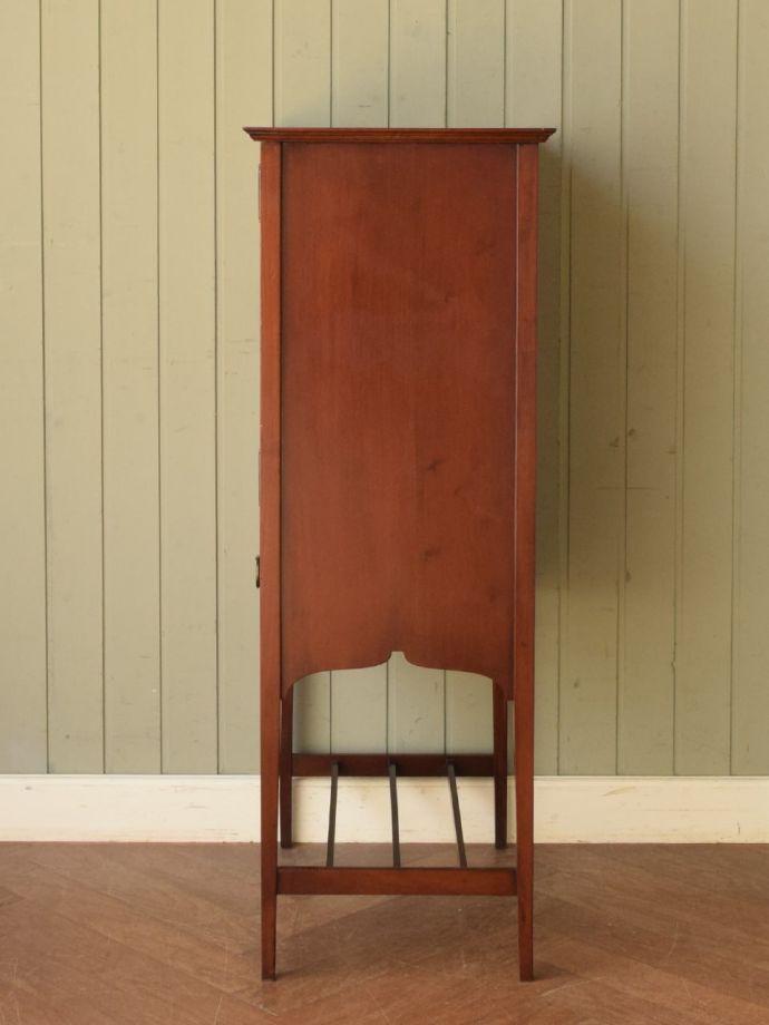 キャビネットの側面