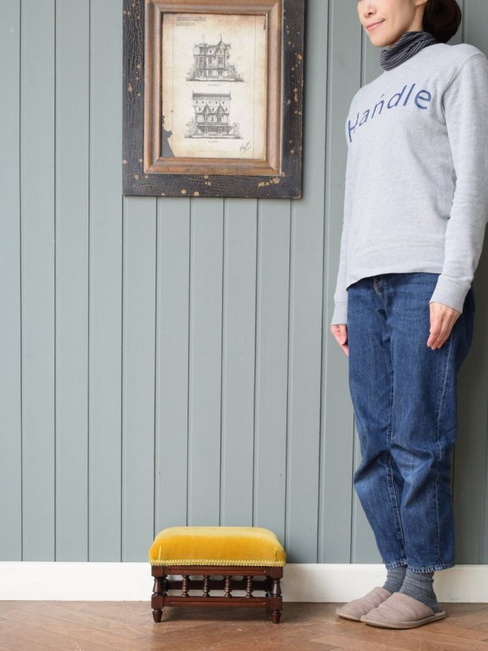 アンティークのフットスツール