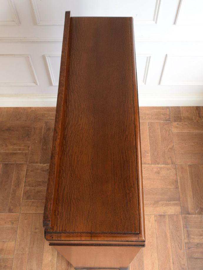 キャビネットの天板