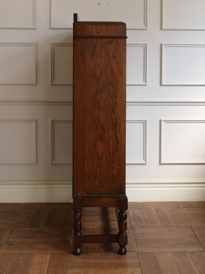 キャビネットの側面