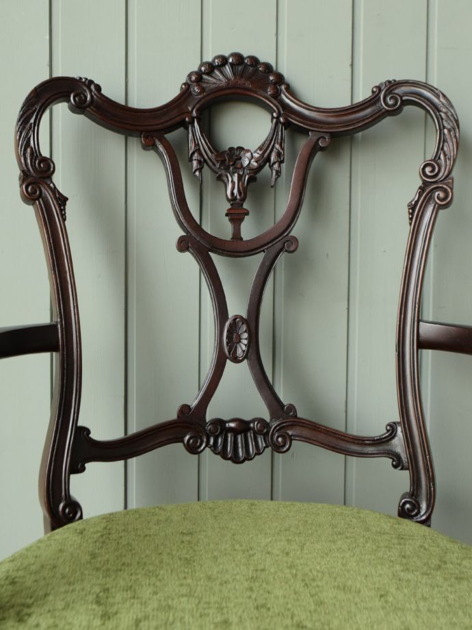 英国アンティークらしい装飾