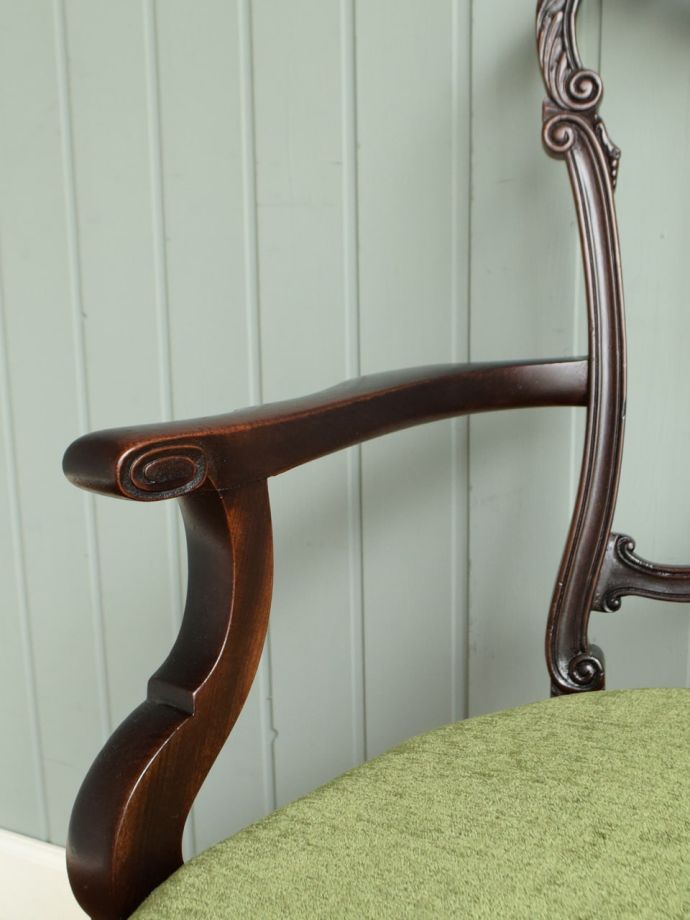 アンティークの椅子のアーム