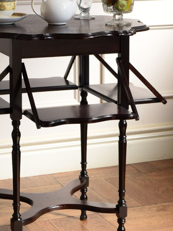 形の変わるサイドテーブル