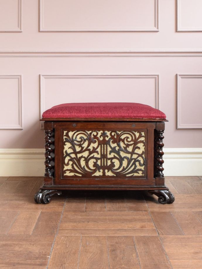 アンティークスツールの側面