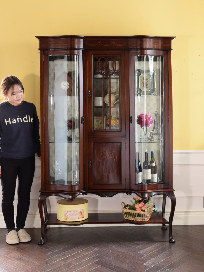 英国アンティークのガラスキャビネット