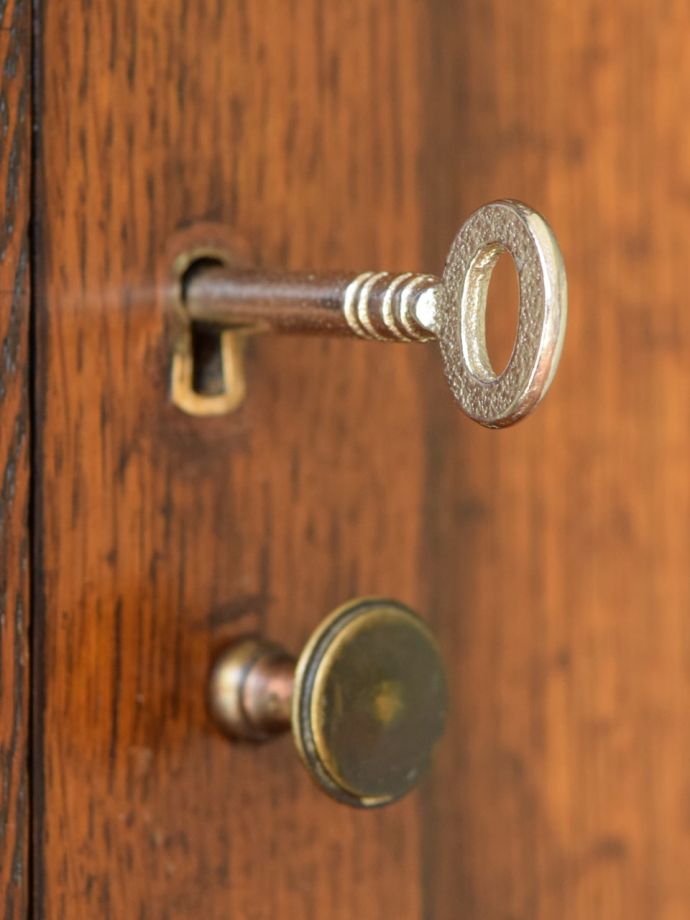 アンティーク家具のカギ