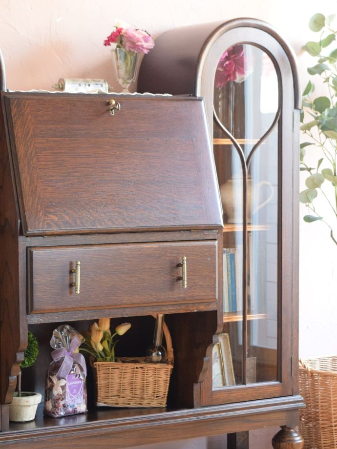 アンティーク家具らしさが漂うサイドバイサイド