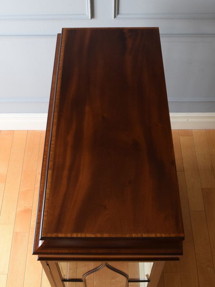 アンティークキャビネットの天板