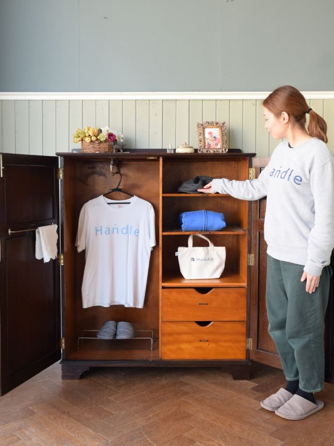 アンティーク家具らしさが漂うワードローブ