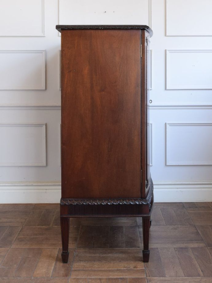 サイドボードの側面