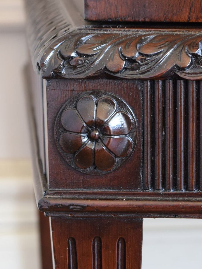 アンティークらしい彫