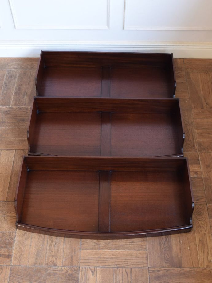 サイドボードの引き出し