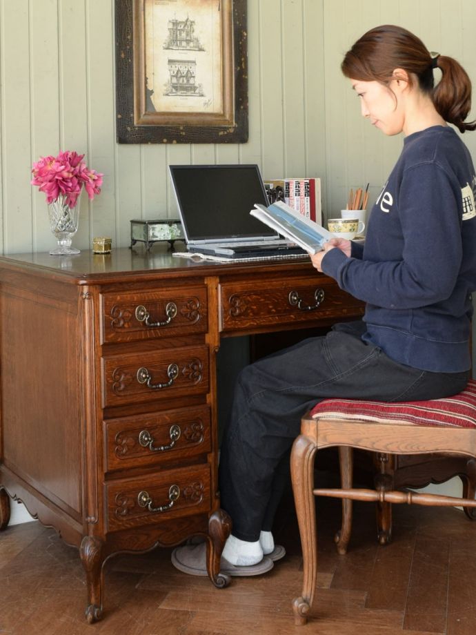 書斎机で楽しむ贅沢な時間