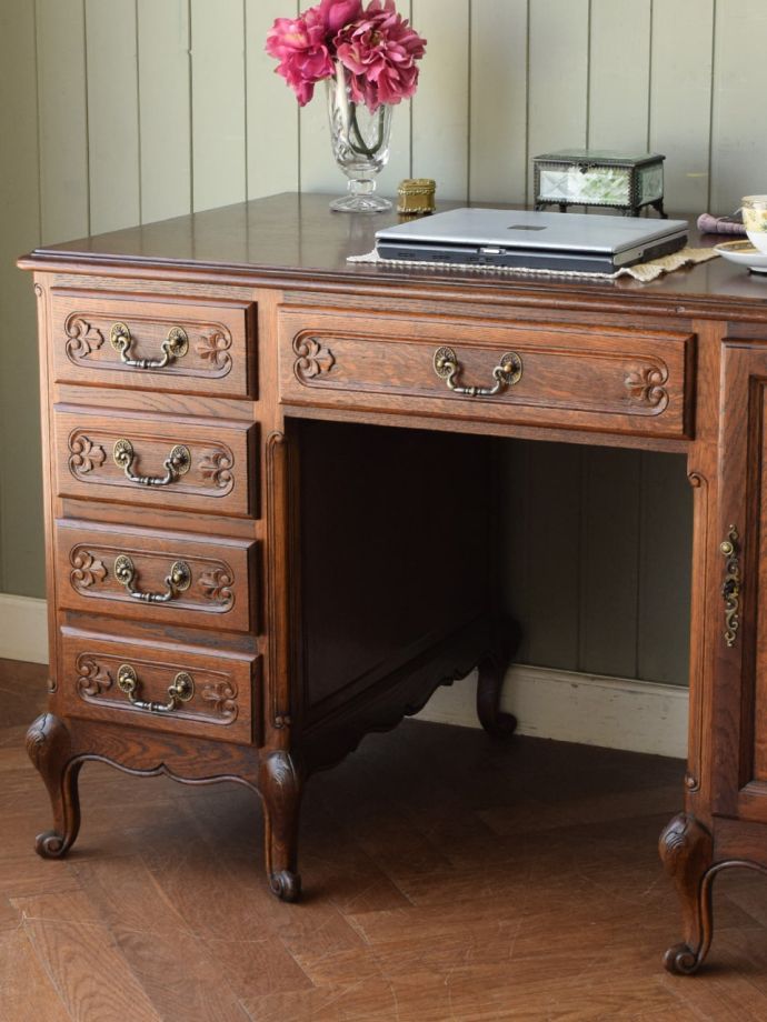 アンティークデスクの美しい木目