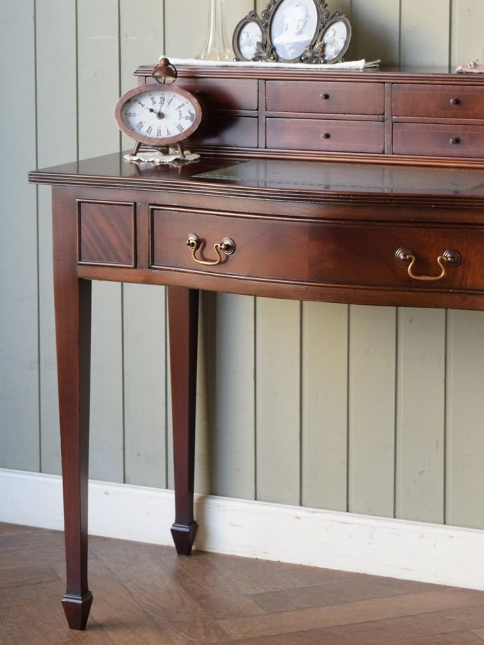 アンティークデスクの美しい木目