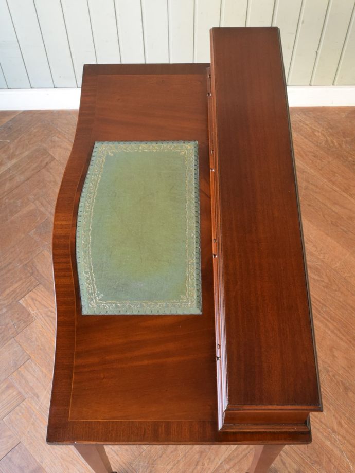 書斎机の美しい天板