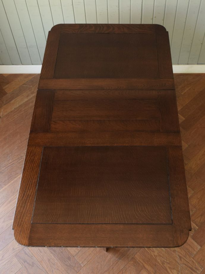 天板を広げたダイニングテーブル