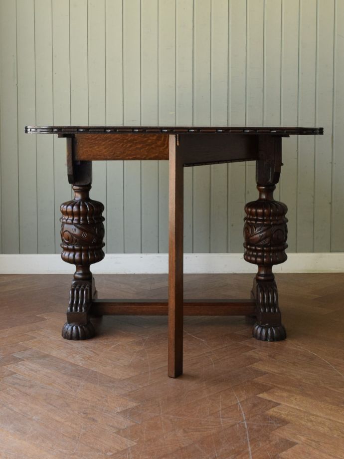 いろんな表情が楽しめるダイニングテーブル