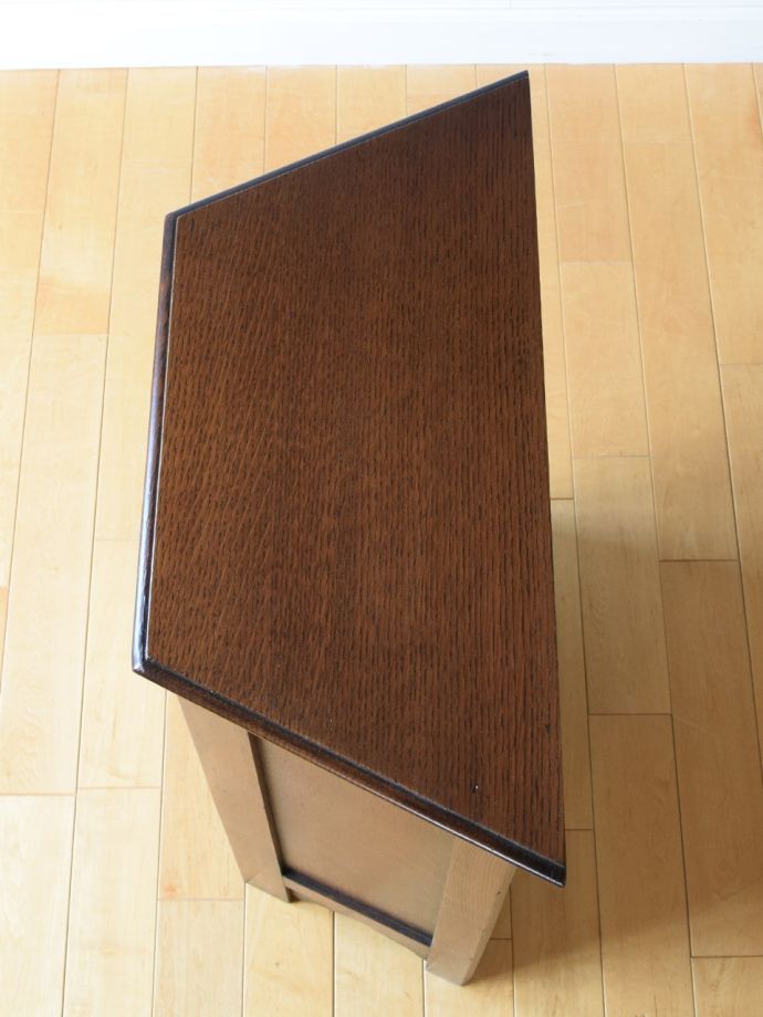 アンティークのブランケットボックスの天板