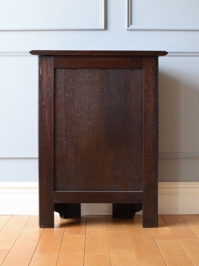 ブランケットボックスの後ろ姿