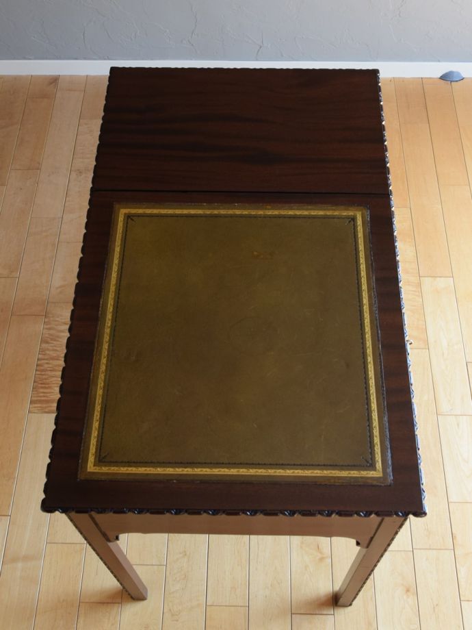 書斎机の美しい天板