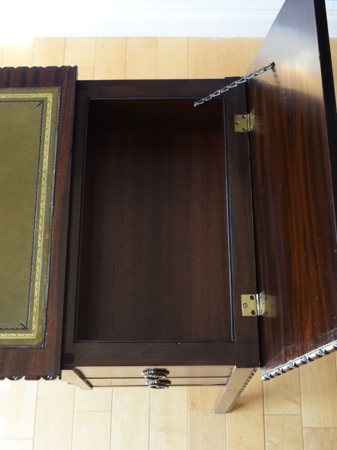 アンティークデスクの収納