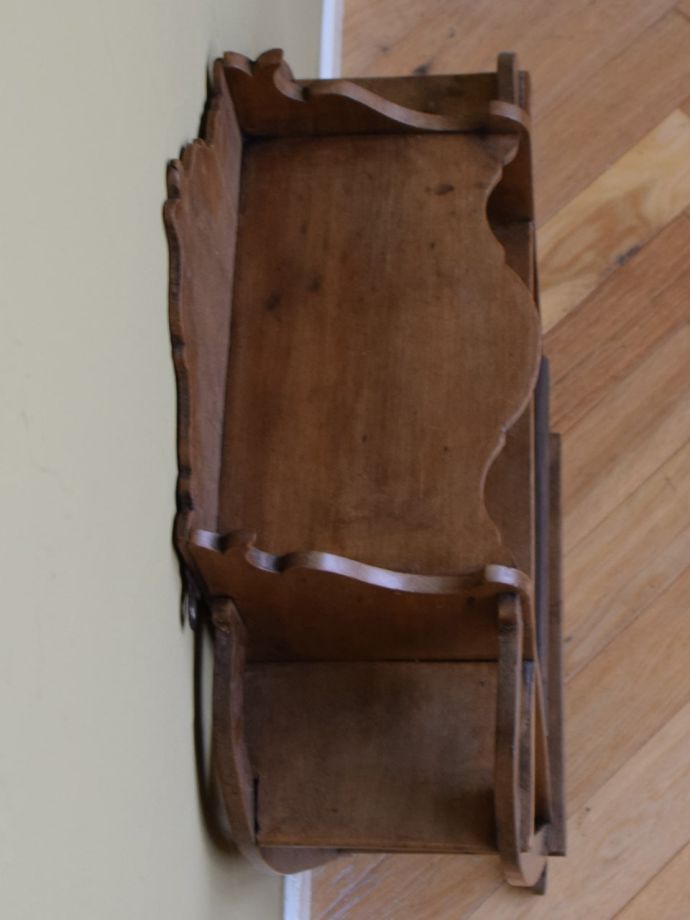 アンティークのウォールシェルフの天板