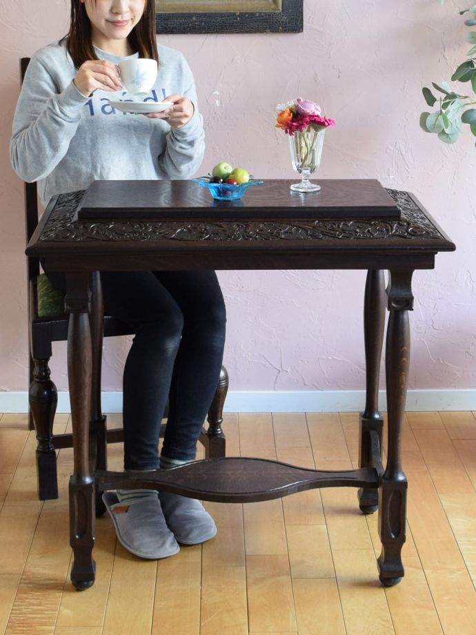 アンティークのオケージョナルテーブル