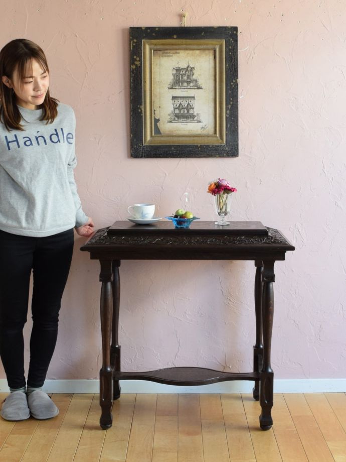 アンティークのオケージョナルテーブル