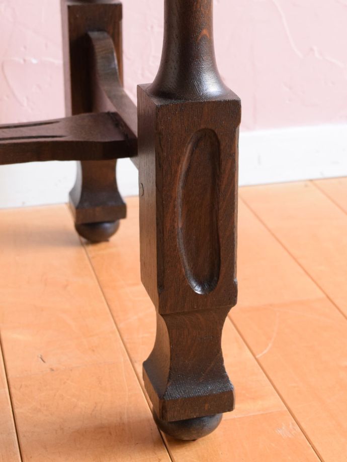 アンティークテーブルの脚