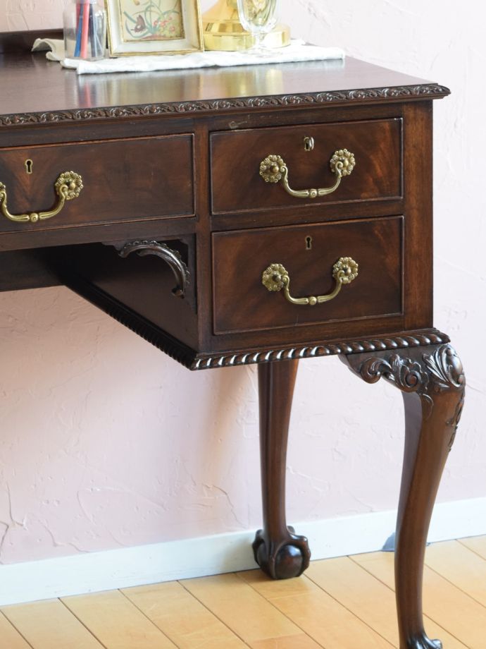 アンティークデスクの美しい木目