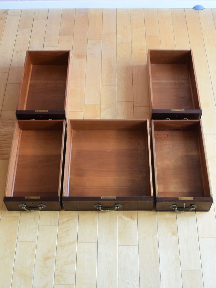 アンティークデスクの引き出し